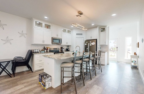 Bella Vista Casa | Beach house with full kitchen, W/D & access to community pool
