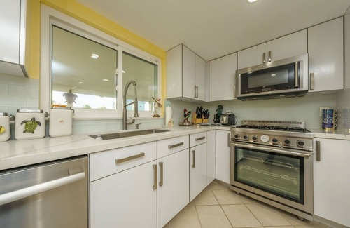 Breezeswept Beach Estates Casa | Beach house with Water View, Florida Keys