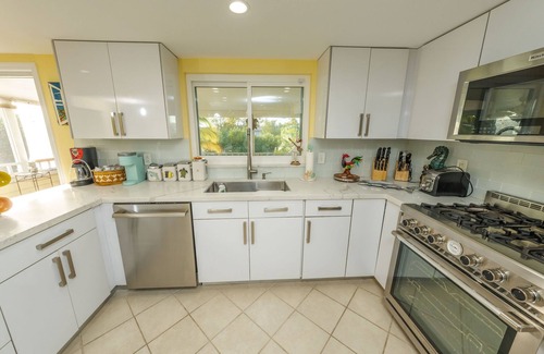 Breezeswept Beach Estates Casa | Beach house with Water View, Florida Keys