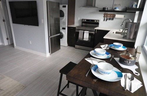 Laurel Condominio | Beach is only one a minute drive. Nicely remodeled condo.