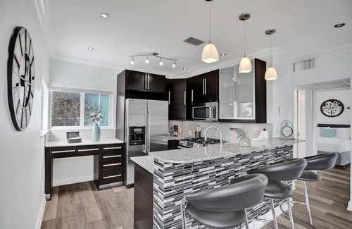 Hendricks and Venice Isles Apartamento | Beach Isles: Modern 1BR Apartment in Fort Lauderdale