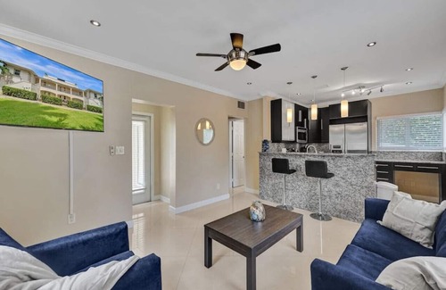 Hendricks and Venice Isles Apartamento | Beach Isles: Modern 1BR Apartment in Fort Lauderdale with Patio