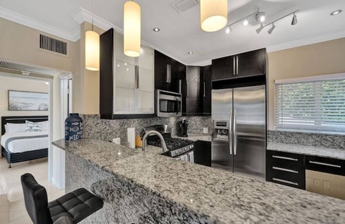 Hendricks and Venice Isles Apartamento | Beach Isles: Modern 1BR Apartment in Fort Lauderdale with Patio