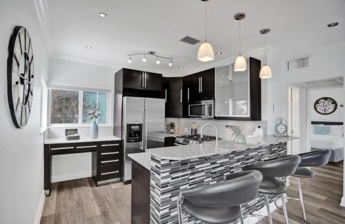 Hendricks and Venice Isles Apartamento | Beach Isles Modern 1BR Apartment in Fort Lauderdale