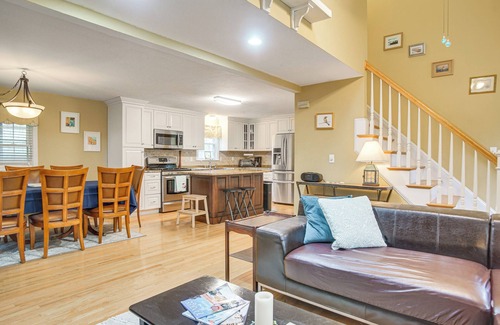 Mashpee Casa | Beach & Lake Access: Home w/ Porch in Mashpee!
