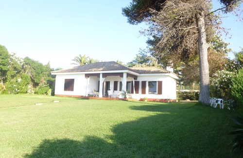 Sanlúcar de Barrameda Chalet De Esquí | Chalet linea de playa con impresionantes vistas al mar. WIFI. Jardín privado
