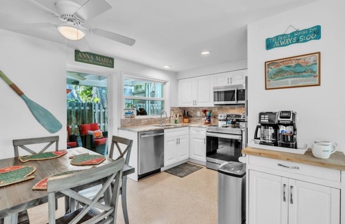 Anna Maria Casa | Beach N Bay 2 Bedroom Villa by RedAwning