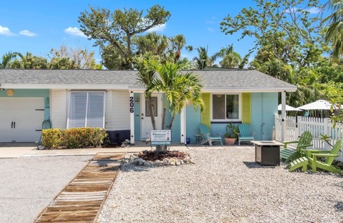 Anna Maria Casa | Beach N Bay 2 Bedroom Villa by RedAwning