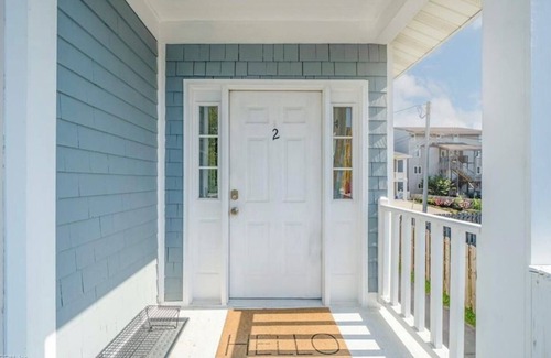 Norfolk Condominio | Beach Oasis in Willoughby with Cheseapeake Bay Views and Private Beach Access