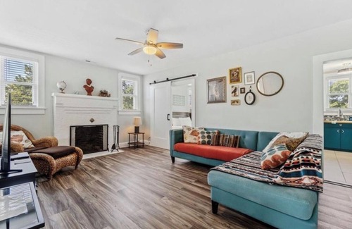 Norfolk Condominio | Beach Oasis in Willoughby with Cheseapeake Bay Views and Private Beach Access