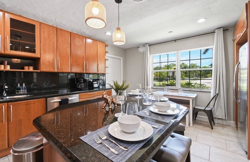 Island Estates Casa | ★Beach Oasis | Tiki Cabana | Heated Pool | Cozy