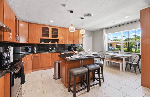 Island Estates Casa | ★Beach Oasis | Tiki Cabana | Heated Pool | Cozy