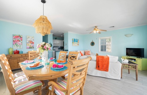 Gambier Casa | Beach, Ocean View Pool, King Bed - Walking distance to 2 restaurants & beaches.
