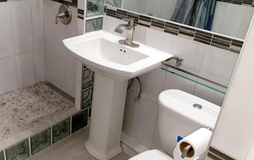 Ocho Rios Apartamento | Beach One Bedroom Suite A17