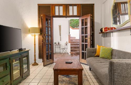 Parque Apartamento | Beach Pad w Patio, walk to everything! GEN AC - 20 Down