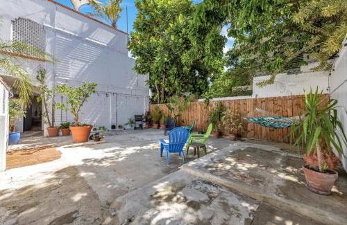 Parque Apartamento | Beach Pad w Patio, walk to everything! GEN AC - 20 Down