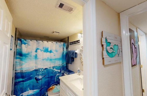 Point East Apartamento | Beach Paradise, Steps to the Ocean 2nd floor