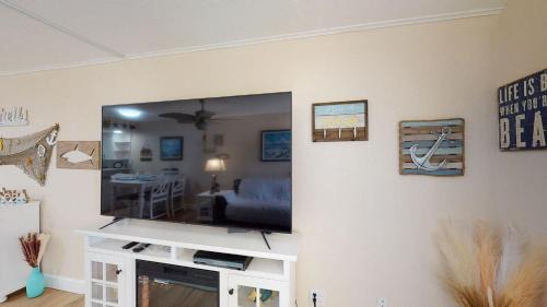 Point East Apartamento | Beach Paradise, Steps to the Ocean 2nd floor