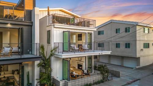 Peninsula Casa | Beach Paradise - Stunning 3-Story in Long Beach