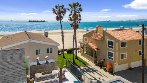 Peninsula Casa | Beach Paradise - Stunning 3-Story in Long Beach