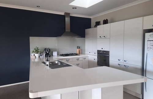 Papamoa Beach Casa | Beach paradise with great entertaining. 15min walk to beach & 5min walk to shops