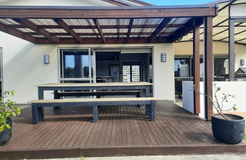 Papamoa Beach Casa | Beach paradise with great entertaining. 15min walk to beach & 5min walk to shops