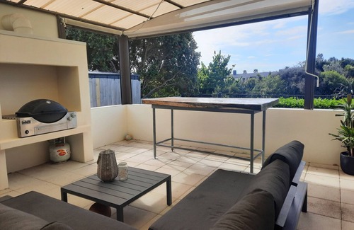 Papamoa Beach Casa | Beach paradise with great entertaining. 15min walk to beach & 5min walk to shops