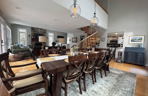 Charlestown Casa | Beach, Pond, Country? Enjoy all three.