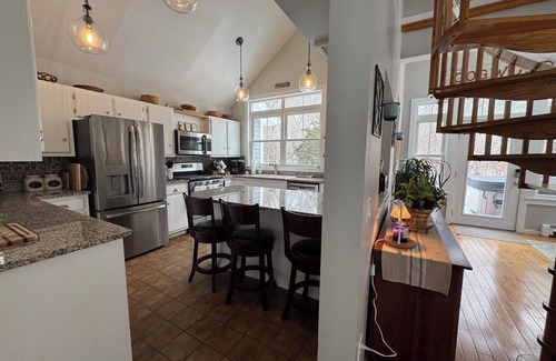 Charlestown Casa | Beach, Pond, Country? Enjoy all three.