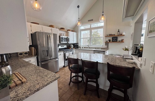 Charlestown Casa | Beach, Pond, Country? Enjoy all three.