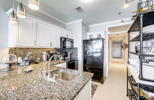Smith Mountain Lake Condominio | Beach + Pool Access: Smith Mountain Lake Getaway!
