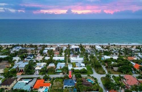 Lauderdale Beach Casa | Beach Pop - Steps to Beach Heated Pool & Hot Tub