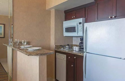 Northeast Virginia Beach Complejo | Beach Quarters 1BR 1BA with a nice Ocean Front Balcony - sleeps 6