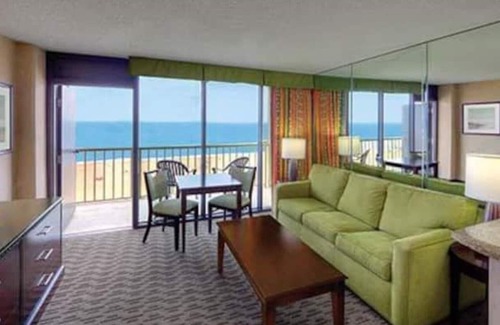 Northeast Virginia Beach Complejo | Beach Quarters 1BR 1BA with a nice Ocean Front Balcony - sleeps 6