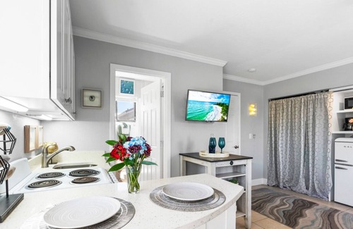 Siesta Key Village Chalet De Esquí | Beach Rd, 300ft to Beach Access & 500ft to Siesta Key Village, Studio