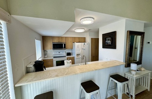 Port Aransas Casa | Beach Retreat: Walk to Beach & Pool, Sleeps 12, Pet Friendly