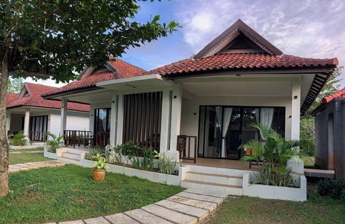 Tanjung Pandan Villa | Beach Rock Resort Belitung