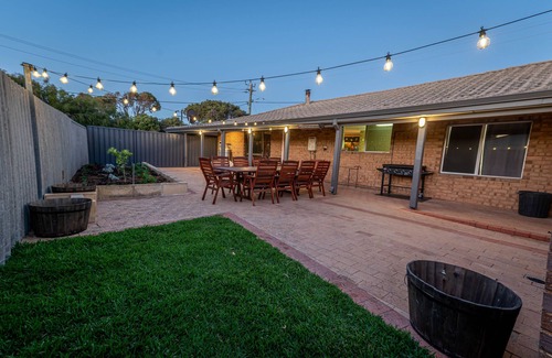 Lancelin Casa | Beach, sand dunes and pub just minutes away Newly renovated