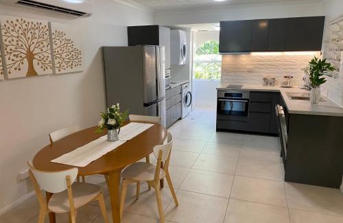 North Ward Apartamento | BEACH, SHOPS & STRAND 5 min walk away