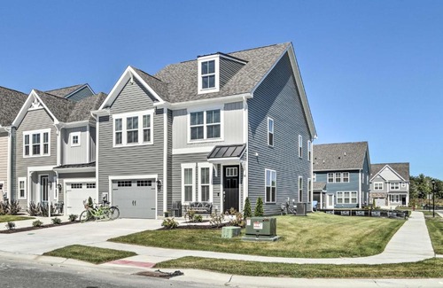 Millville Casa | Beach Shuttle and Pool Bishops Landing Townhome
