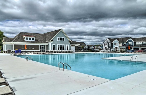 Millville Casa | Beach Shuttle and Pool Bishops Landing Townhome