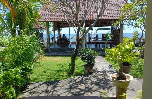 Purwakerti Casa | beach side Amed Delem family