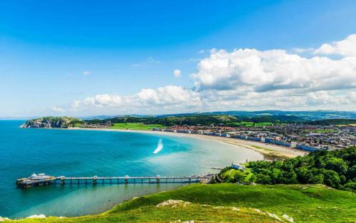 Llandudno Villa | Beach side family rest and holiday
