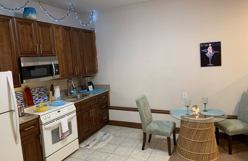 East Ocean View Apartamento | Beach Side HideAway - Pet Friendly, WiFi, Smart TV, Central AC