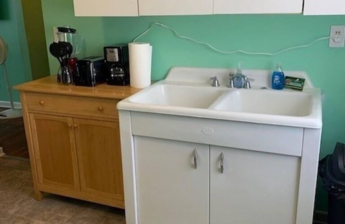 Cottage Line Apartamento | Beach Side Studio #4 (1-Bedroom Apartment) - Pets Allowed by RedAwning