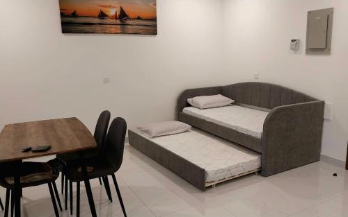 Al Ghubrah Ash Shamaliyyah Apartamento | Beach Star Residency
