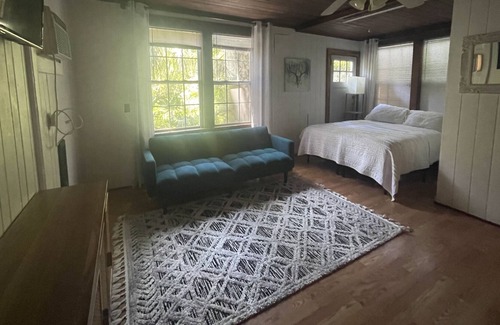 Neptune Beach Apartamento | Beach studio just steps to the sand!