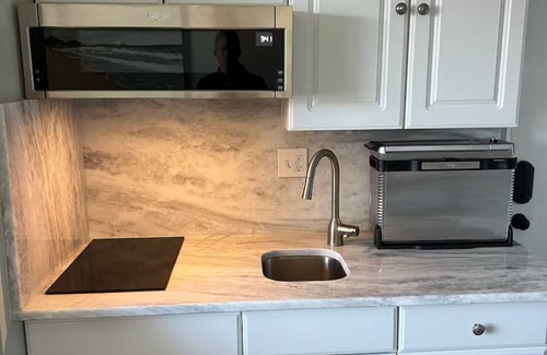 Virginia Beach Apartamento | Beach Studio - Oceanside, Pool, Boardwalk, Bikes