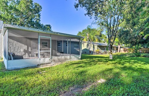 Largo Casa | Beach-Style Getaway with Lanai about 4 Mi to Beaches!