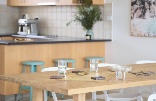 Middleton Casa | Beach, sunsets, explore, relax. Linen, bikes, games, food essentials provided!
